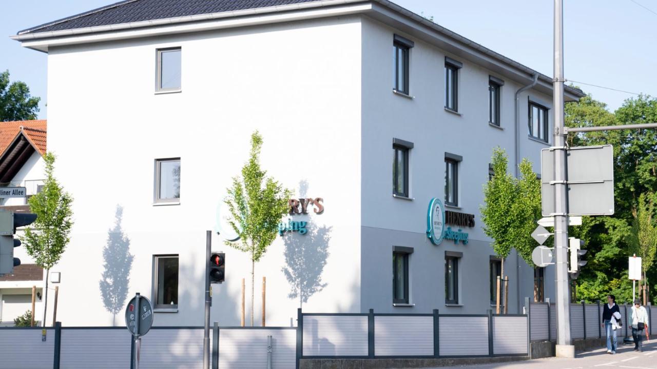 Henrys Sleeping Am Augsburger Eiskanal Esterno foto